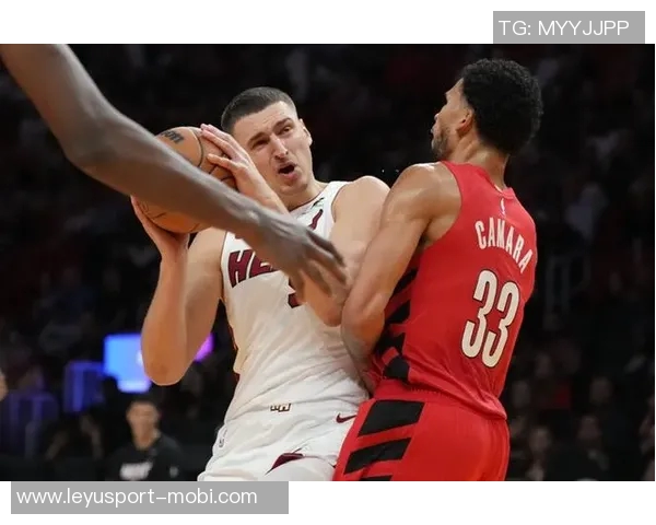 约维奇因右肘挫伤及皮肤裂伤被列为每日观察球员状态更新